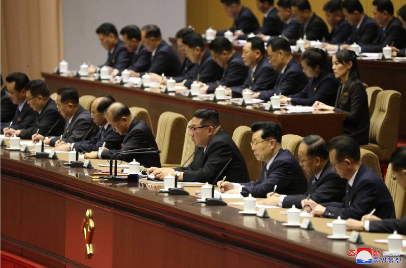 朝鲜劳动党第二次基层党委书记大会开幕，金正恩指导大会