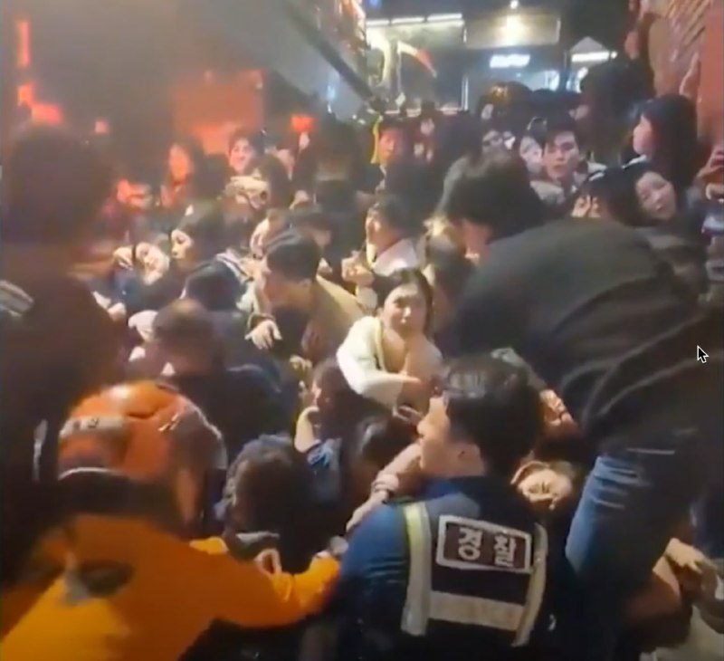 韩国首尔万圣节派对踩踏事故死亡人数上升至149人，另有70人受伤，其中有不少重伤者