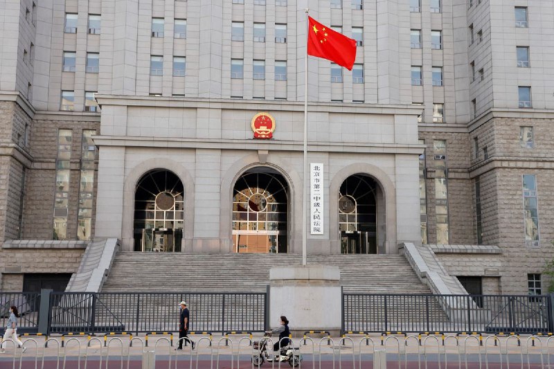 澳大利亚籍华裔作家杨恒均（杨军）27日因间谍罪在中国出庭受审，杨恒均否认指控