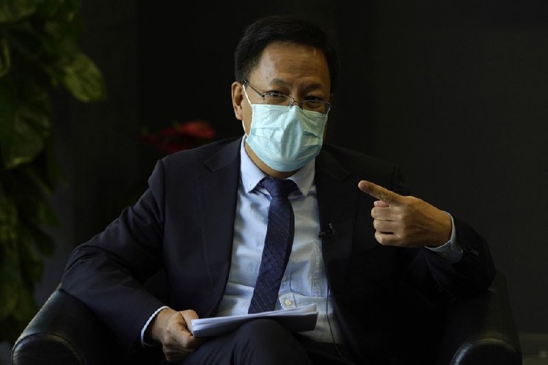 新疆党委宣传部副部长徐相贵周一接受美联社采访时表示，新疆地区的管制可能不会放松，政府的重点将更多地放在解决极端主义的根源