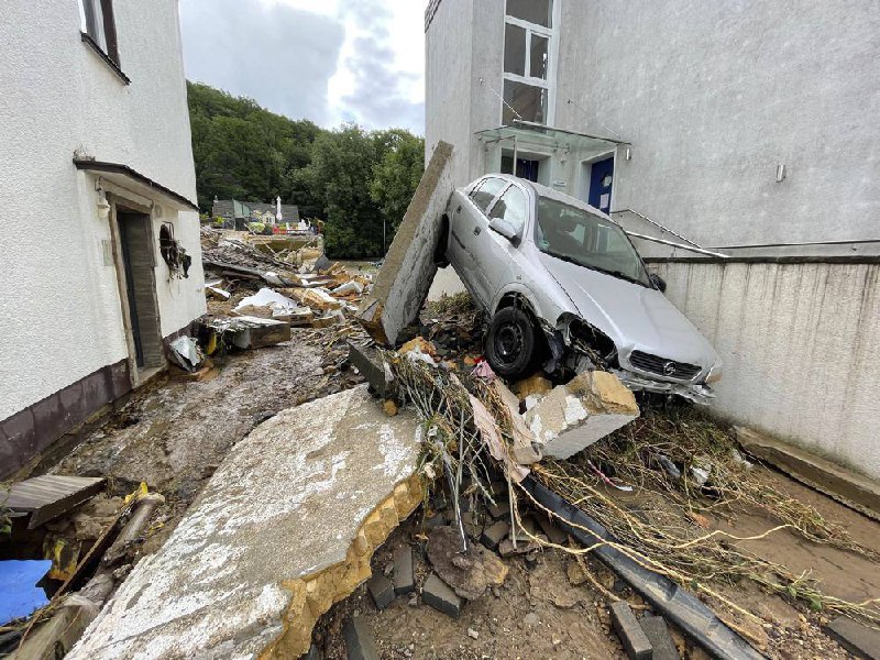 周五，德国西部和比利时部分地区的洪水已造成超过90人死亡，数百人失踪，搜救工作正在进行