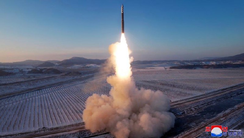 朝鲜18日进行了使用固体燃料的“火星炮-18”型洲际弹道导弹发射训练