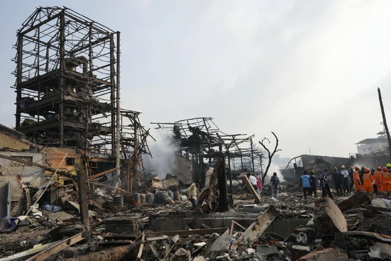 印度马哈拉施特拉邦塔那市一家化工厂23日发生爆炸并引发火灾，造成至少9人死亡、64人受伤