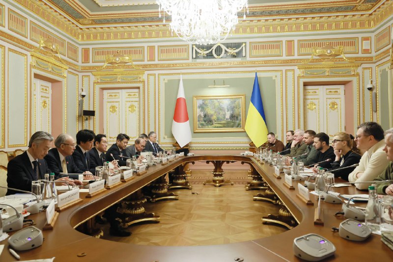 日本首相岸田文雄21日到访了乌克兰首都基辅，与乌克兰总统泽连斯基举行了会谈