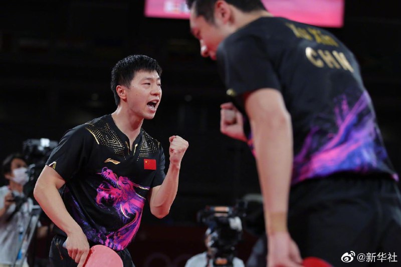 东京奥运会乒乓球男子团体决赛，中国队以3:0战胜德国队，获得冠军