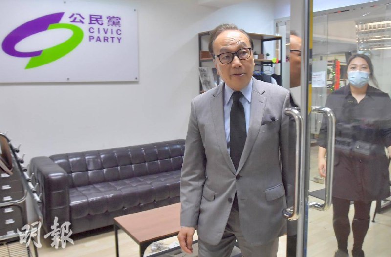 在香港，公民党27日下午召开特别会员大会，通过清盘解散