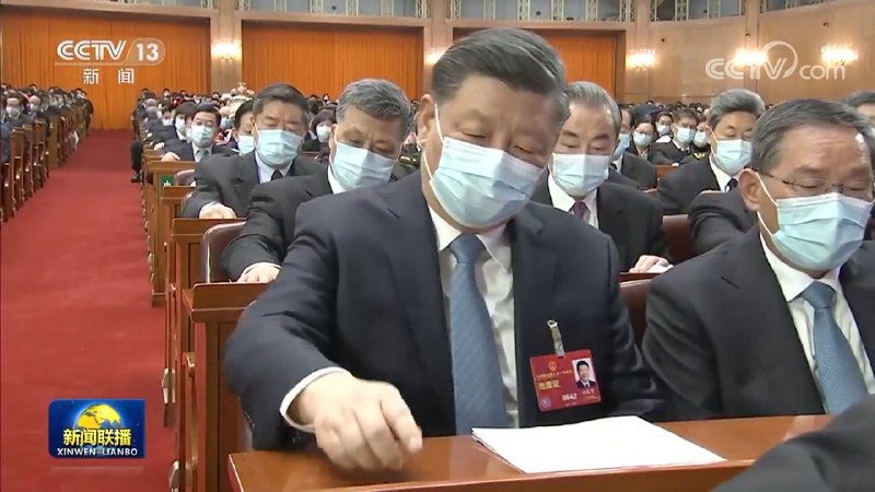 十四届全国人大一次会议3月4日上午开预备会议，选举产生大会主席团（192人）秘书长（李鸿忠）；通过议程、日程，共6场全体会议：3月5日上午听取《政府工作报告》和计划、预算，听取立法法修正案说明，表决十四届人大宪法委和财经委的人选；3月7日下午听取人大常委会、最高法、最高检工作报告，听取《国务院机构改革方案》说明；3月10日上午表决《关于国务院机构改革方案的决定》，选举国家主席、中央军委主席、人大常委会正副委员长和秘书长、国家副主席；3月11日上午根据主席指名，决定国务院总理和中央军委成员人选；选举国家监委主任、最高法院长、最高检检察长、人大常委会委员；3月12日上午根据总理指名，决定国务院秘书长、各部委首长人选，表决人大其他专委会人选；3月13日上午表决各份决议，闭幕