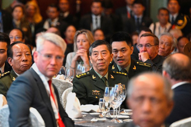 路透社多方访谈确认，李尚福因涉装备采购腐败接受中央军委纪委的审查调查，军委装备发展部另有8名高官同被审查，但不清楚具体涉及哪些采购案