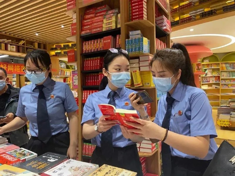 广西全州县检察院6月1日联合县教育局、县新闻出版局等前往2所小学和多家新华书店，对小学教材、少儿读本进行专项督查，以履行未成年人检察和公益诉讼检察职能