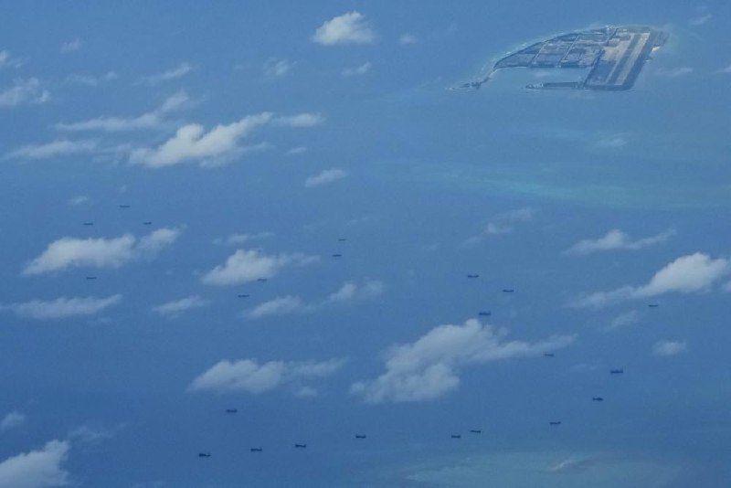 美国印太司令部司令约翰·阿奎利诺周日表示，中国已在有争议的南中国海建造的几个岛屿中的至少三个完全军事化