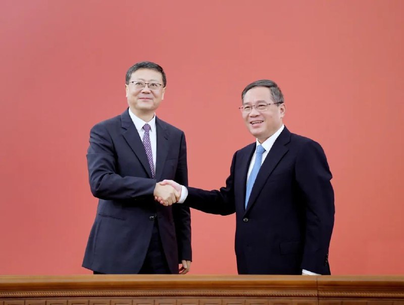 习近平10月28日在安阳参观红旗渠、殷墟博物馆，丁薛祥等陪同