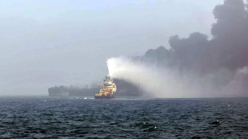 英国东约克郡海岸附近海域3月10日发生油轮和货轮相撞事故，两艘船只起火，发生多次爆炸，现场浓烟滚滚，疑似有燃料泄漏