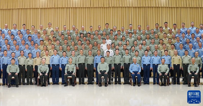 习近平同许其亮等15日到驻西安部队某基地视察调研