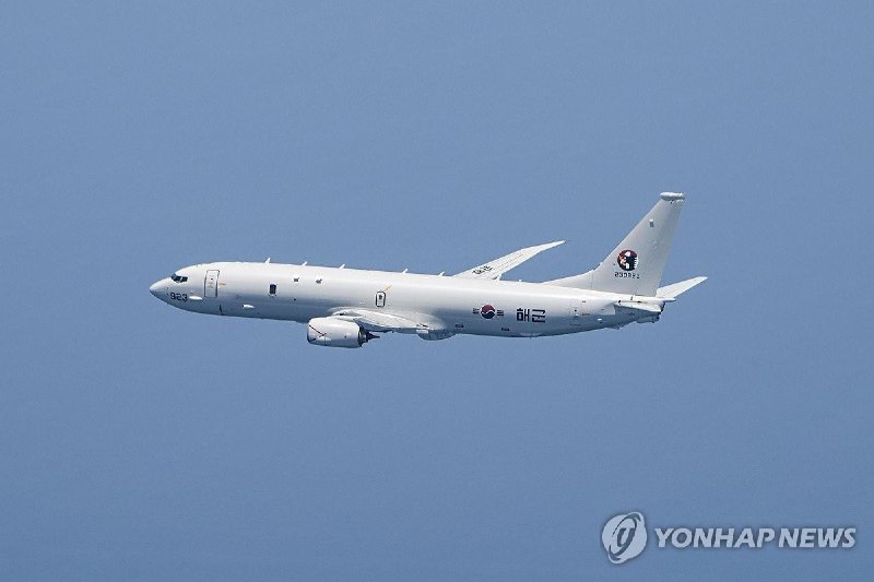 韩国海军一架载有4人的巡逻机5月29日在庆尚北道浦项市南区一座野山坠机