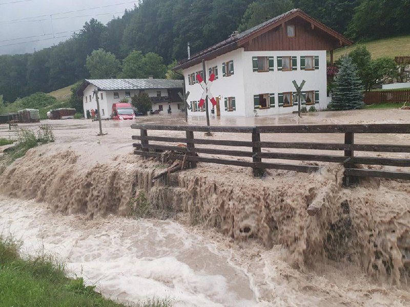 西欧地区持续数日的极端降水引发的洪灾已导致至少183人死亡，其中德国156人，比利时27人