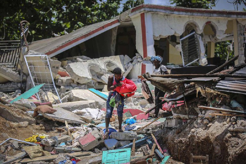 海地地震死亡人数已攀升至1297人，另有至少5700人受伤，数千人流离失所
