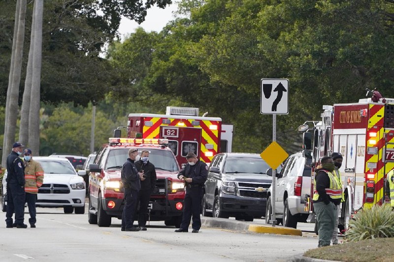 一名执法官员称，多名美国联邦调查局特工在南佛罗里达州一起儿童虐待案中执行逮捕令时遭到枪击，受伤程度目前尚不清楚