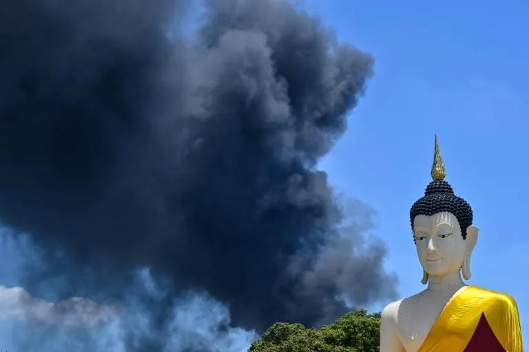 位于泰国首都曼谷东部北榄府的泰国明谛化学公司5日凌晨发生爆炸事故，造成至少1名消防员死亡，另有27人受伤