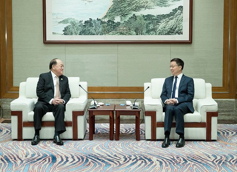 9月17日上午，中共中央政治局常委、国务院副总理韩正在珠海会见了前来出席横琴粤澳深度合作区管理机构揭牌仪式的澳门特别行政区行政长官贺一诚