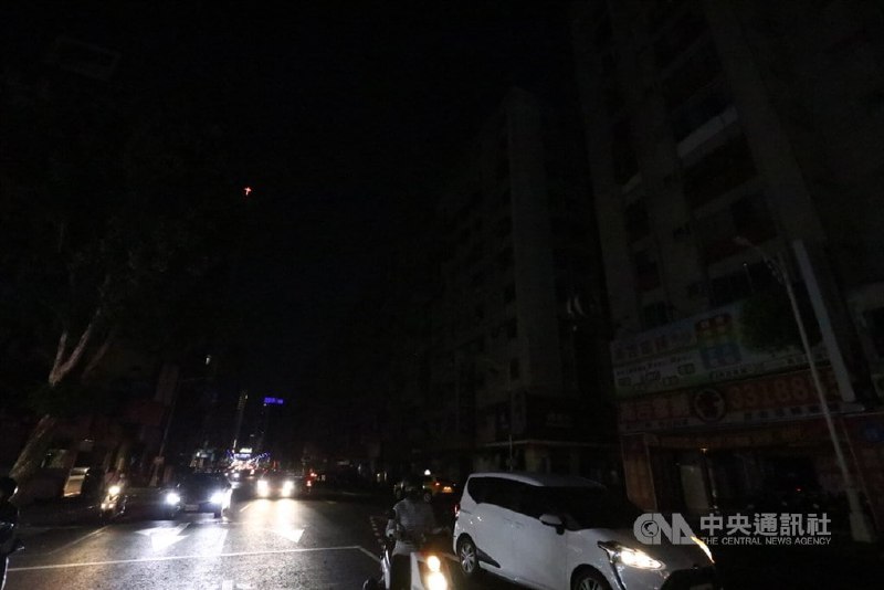 台湾电力紧缺，全台各地开始轮流停电