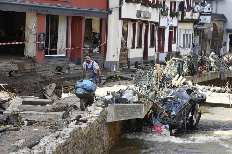 西欧地区持续数日的极端降水引发的洪灾已导致至少183人死亡，其中德国156人，比利时27人