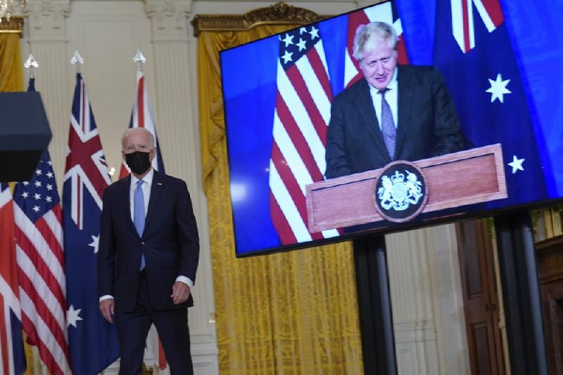 美国总统拜登周三宣布，美国正在与英国和澳大利亚结成一个新的印太安全联盟，以允许更多地分享国防能力，包括帮助澳大利亚装备核动力潜艇