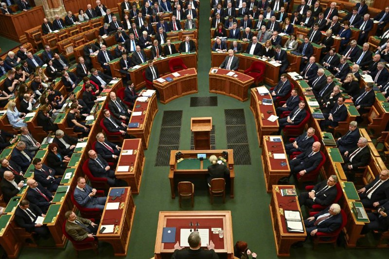 匈牙利国会26日以188票赞成、6票反对的投票结果批准瑞典加入北约，结束了超过18个月的拖延