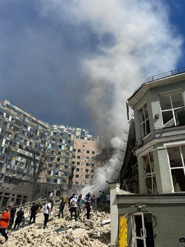 包括基辅在内的五座乌克兰城市8日遭俄罗斯导弹袭击，已致至少20死50伤