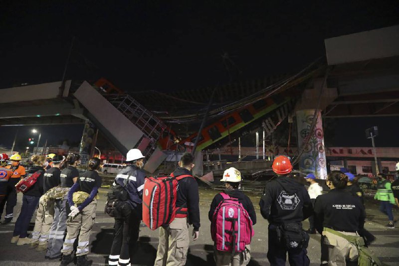 墨西哥首都墨西哥城东南部特拉瓦克区轨道交通线上的一座桥梁周一晚坍塌，导致一节地铁车厢向一条繁忙的街道坠落，造成至少20人死亡，约70人受伤