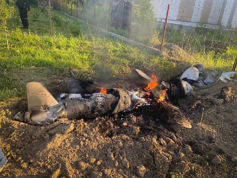 乌克兰官员称，俄罗斯18日早些时候向乌克兰发射了30枚导弹，其中29枚被击落，1枚击中了敖德萨南部的一栋工业建筑，造成1人死亡，2人受伤