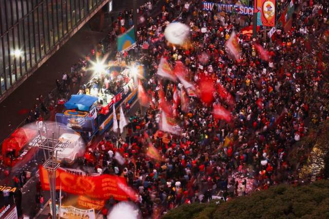 3日，巴西境内有数千民众上街抗议，要求弹劾总统博索纳罗以及提供更多疫苗来对抗新型冠状病毒疫情