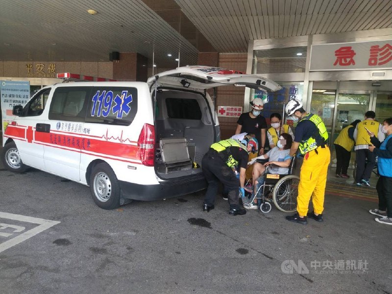 台铁太鲁阁号在花莲大清水隧道疑似遭工程车砸中发生出轨意外，疑涉肇事的李姓工业社负责人遭花莲县新城警分局侦查队带回侦讯，目前人在在崇德派出所接受讯问
