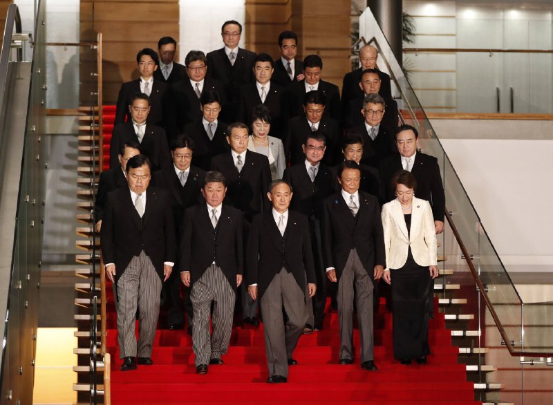 经过晚上在皇宫举行的首相任命仪式和阁僚认证仪式，自民、公明两党联合执政的菅义伟内阁正式成立