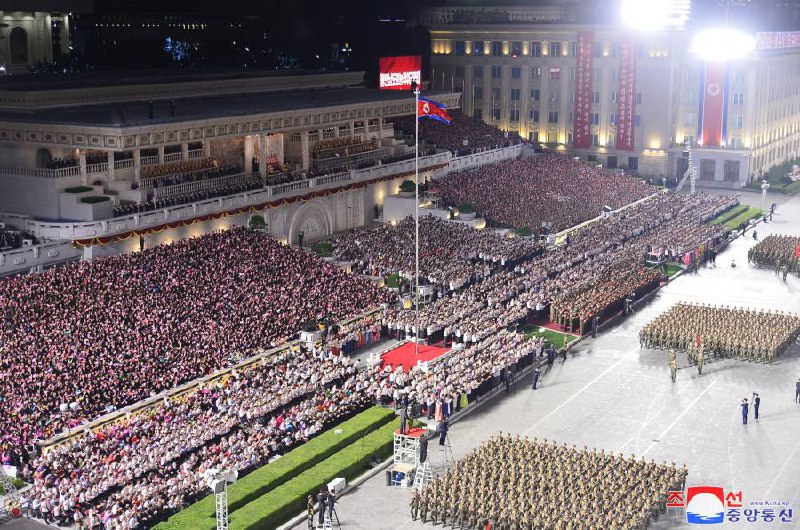 朝鲜建政（九九节）75周年阅兵式活动8日晚在首都平壤金日成广场举行