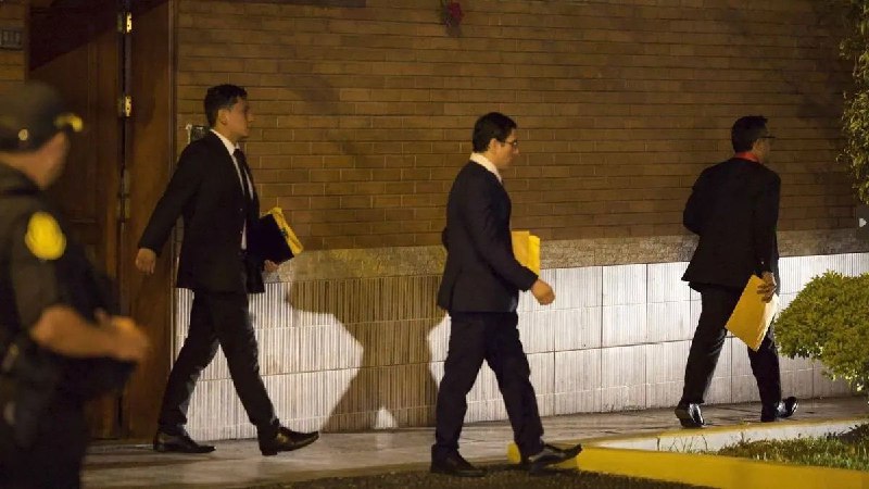 秘鲁检方和警方代表29日突击搜查总统博卢阿特住所