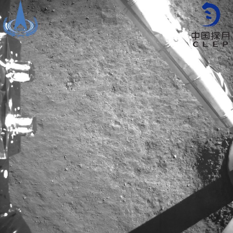 嫦娥四号探测器拍摄的月背影像图以及着陆区域影像图