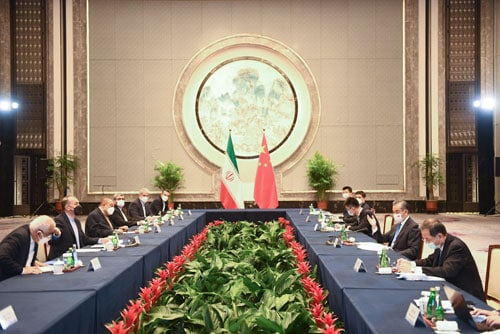 中国外长王毅14日同伊朗外长阿卜杜拉希扬在无锡会谈，双方共同宣布启动两国25年全面合作计划落实工作，并就此进行了深入讨论