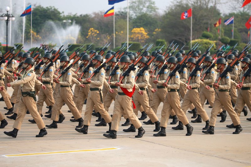 仰光的一名独立研究人员发布的一份统计数据显示，随着夜幕降临，27日缅甸在镇压中的死亡人数达到93人，分布在20多个城镇