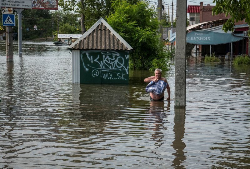 俄乌双方开展洪水救援；据报乌军反攻已经开始