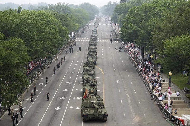 美国6月14日举行阅兵式但爆发“不要国王”大规模抗议活动
