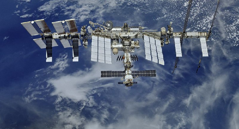 俄罗斯“科学”号多功能实验舱29日与国际空间站成功对接，随后“科学”号发动机一度意外启动