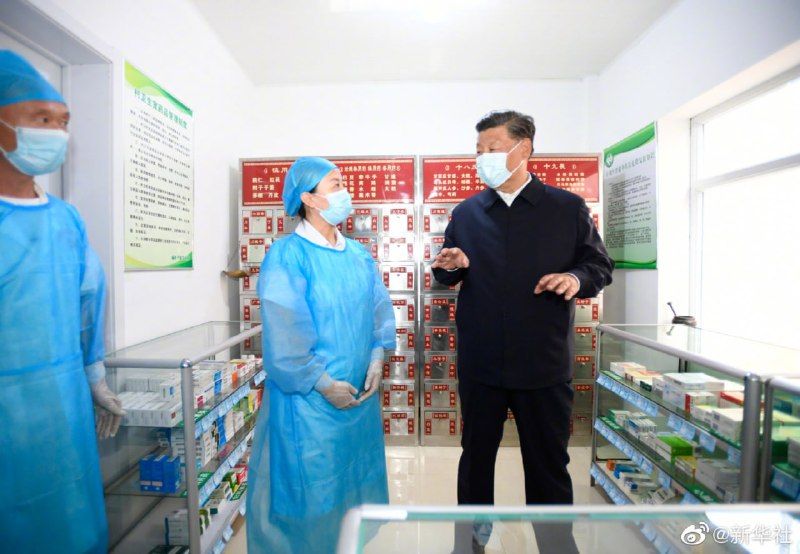 23日至24日，习近平一行在河北省承德市考察了塞罕坝机械林场、承德避暑山庄、普宁寺，参观承德博物馆《望长城内外——清盛世民族团结实录》展览，并到当地农村、城镇社区调研