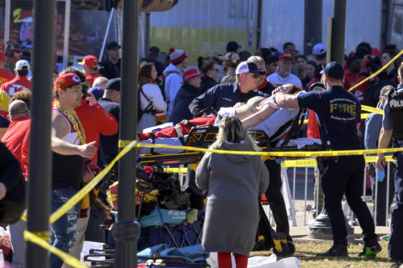 美国密苏里州堪萨斯市14日发生枪击事件，造成至少1人死亡、15人受伤，2名武装人员已经被捕
