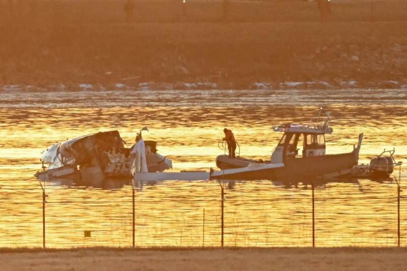 美国华盛顿空难已打捞出28具遇难者遗体，其中客机上27具，直升机上1具