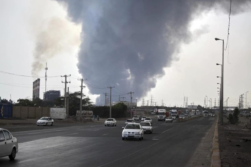 伊朗南部沙希德拉贾伊港4月26日发生剧烈爆炸，造成至少4死、561伤