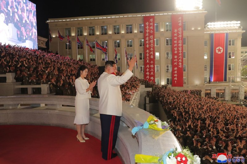 4月25日，朝鲜举行朝鲜人民革命军建军90周年阅兵式