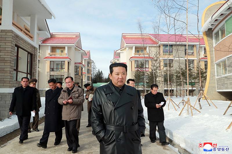 朝鲜劳动党总书记、国务委员长金正恩视察了两江道三池渊市