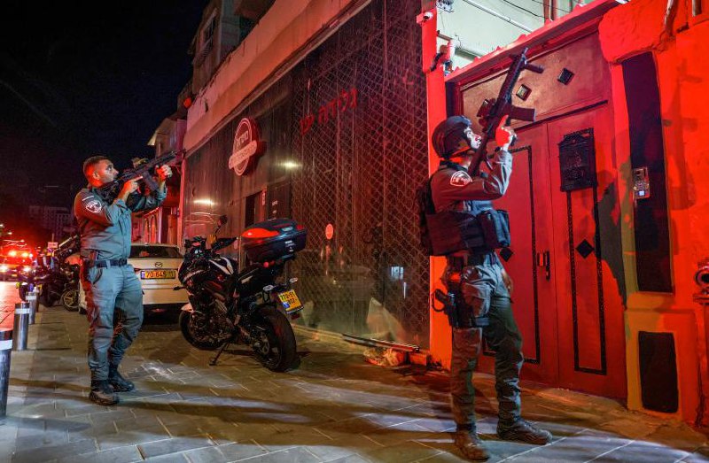 以色列特拉维夫雅法地区一轻轨站10月1日晚发生枪击事件，造成7人死亡、17人受伤