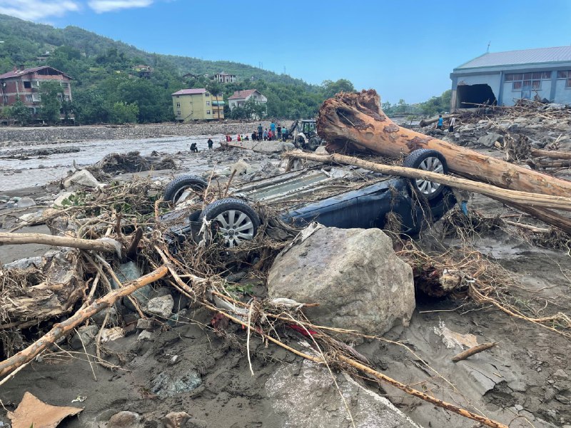 土耳其北部黑海地区的洪水造成的死亡人数已上升至44人，目前失踪人员的搜寻工作仍在继续